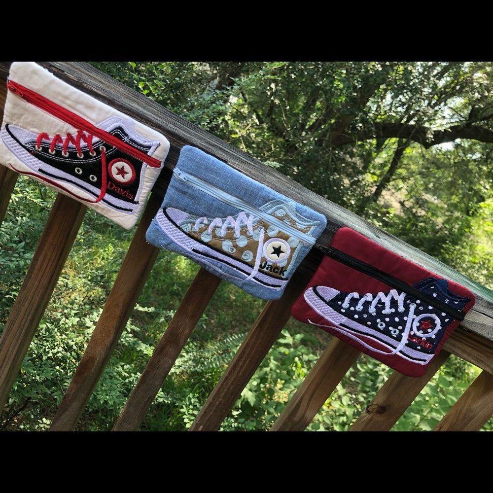 “Converse-like” sneaker bag with personalization